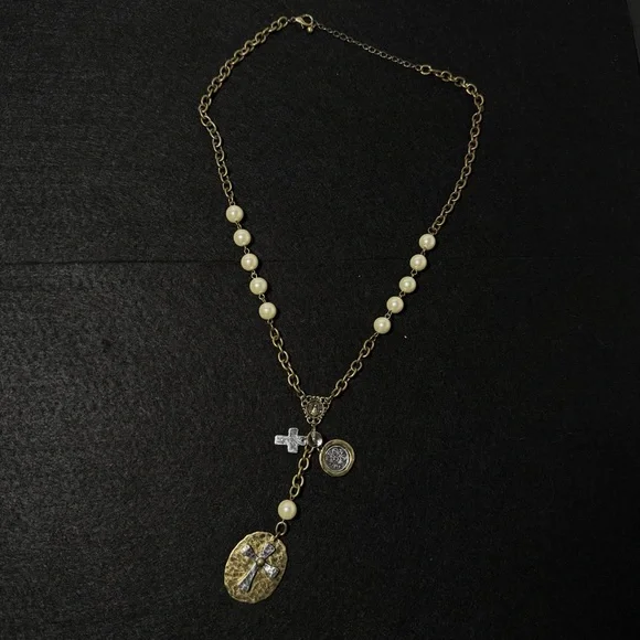 Elegant Gold and Cream Pendant Necklace - Picture 1 of 4